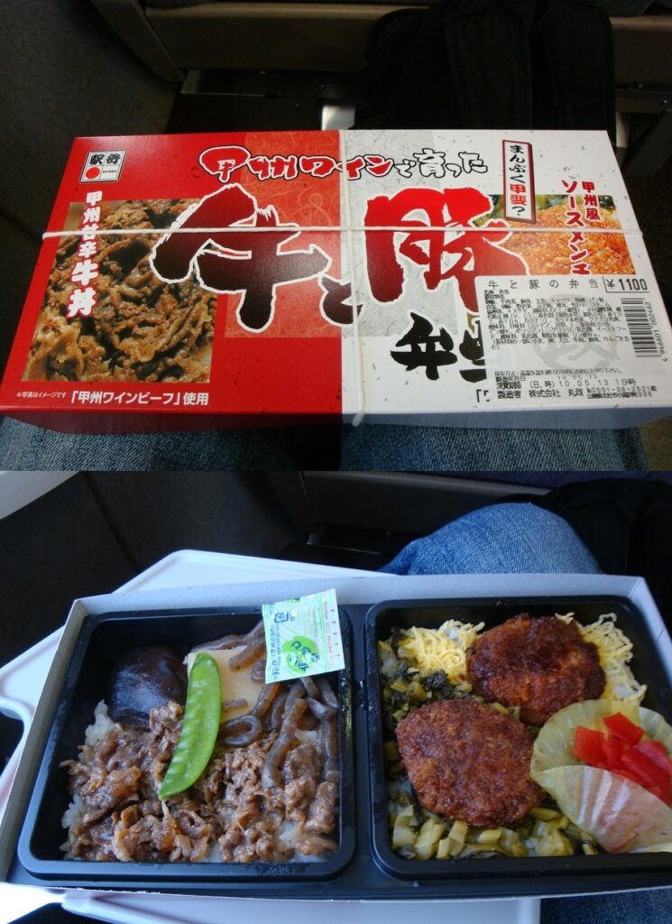 甲府駅の駅弁、牛と豚弁当