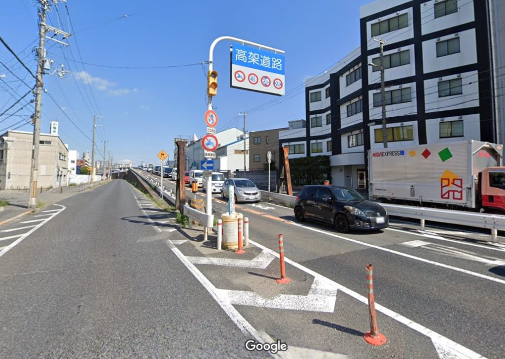 鶴見橋跨線橋。新阪堺の電車が通った橋が残っている。