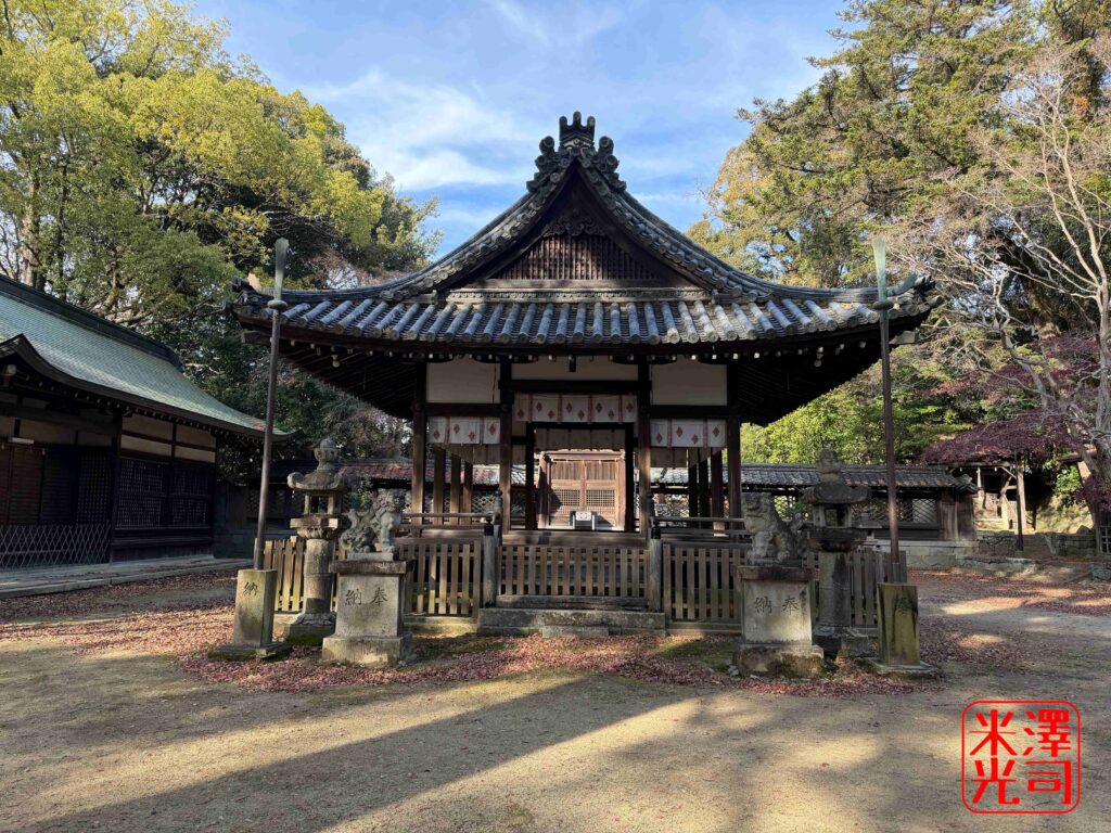 伊居太神社の狛犬。池田新地寄贈