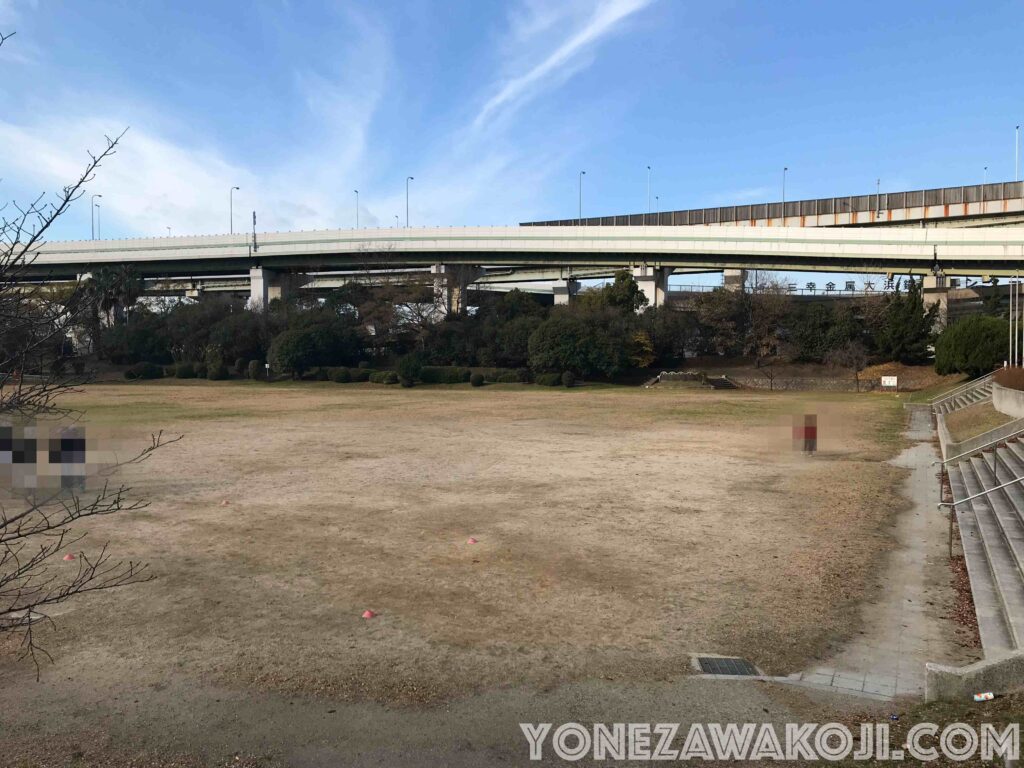 大浜公園、大浜潮湯の跡。現在はグラウンドに
