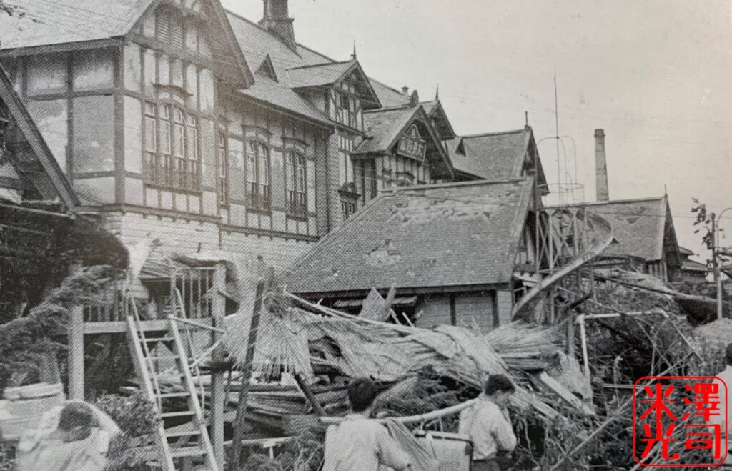 1934年室戸台風で破壊された大浜歌劇場。大正13年誕生、昭和3年潮湯の南側に新築された鉄筋コンクリ造りの建物