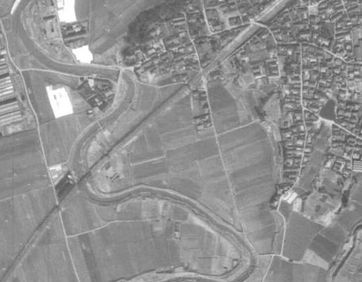 昭和31年(1956)公団の向ヶ丘第一団地完成前の津久野駅周辺航空写真