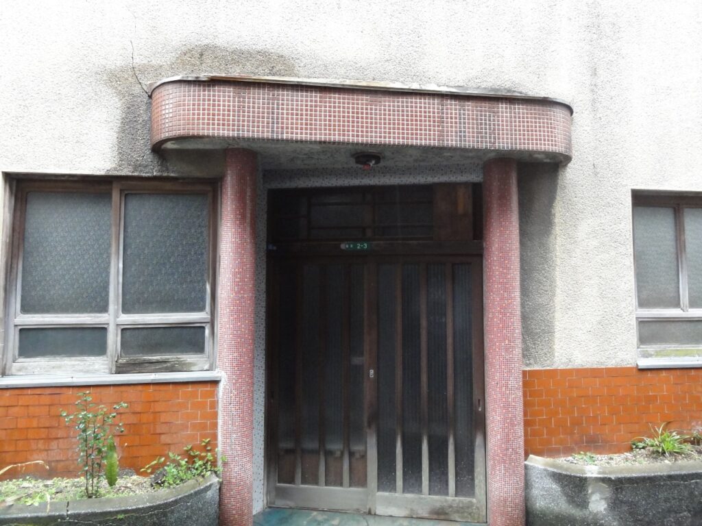 門司錦町赤線跡ののカフェー建築