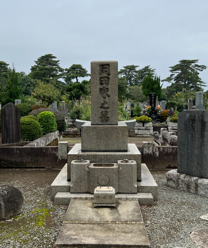 多磨霊園の岡田啓介(岡田家)の墓