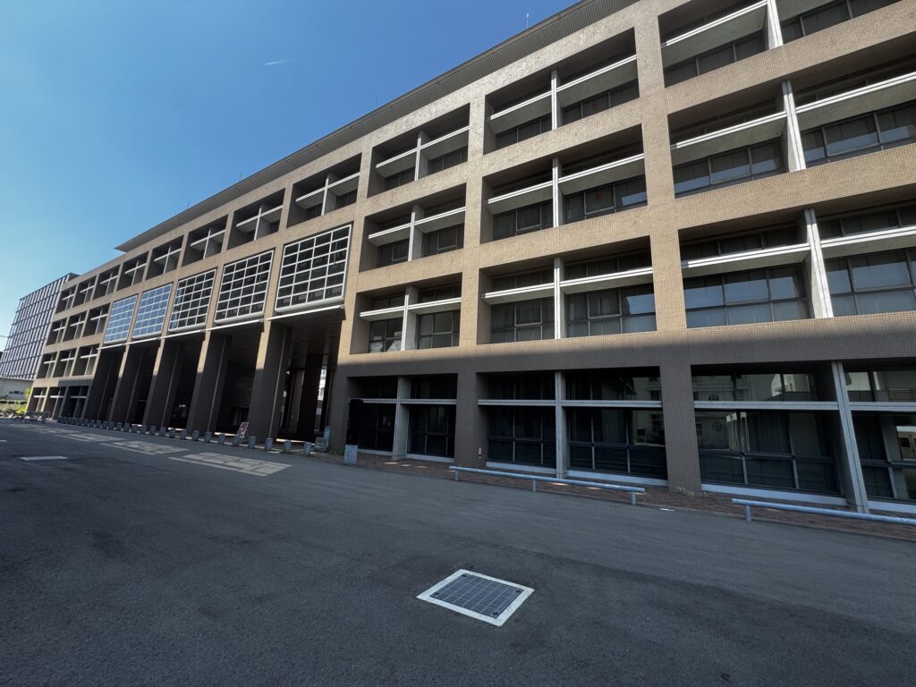 大阪公立大学全学共通教育棟(8号館)