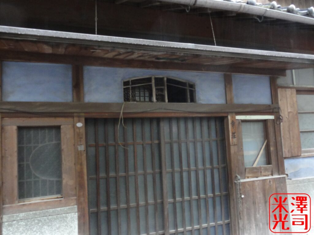 門司錦町の赤線の通り。カフェー建築の向かいにあった建物
