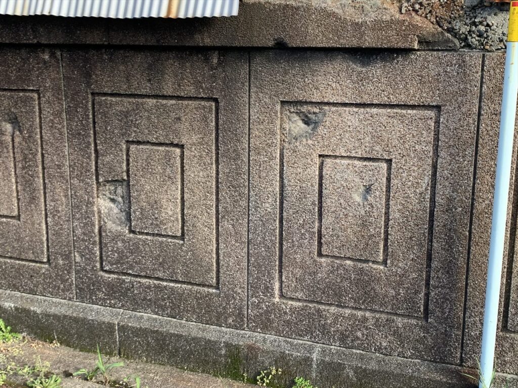 愛知県名古屋市港区錦町、稲永遊郭跡に残る機銃掃射の弾痕