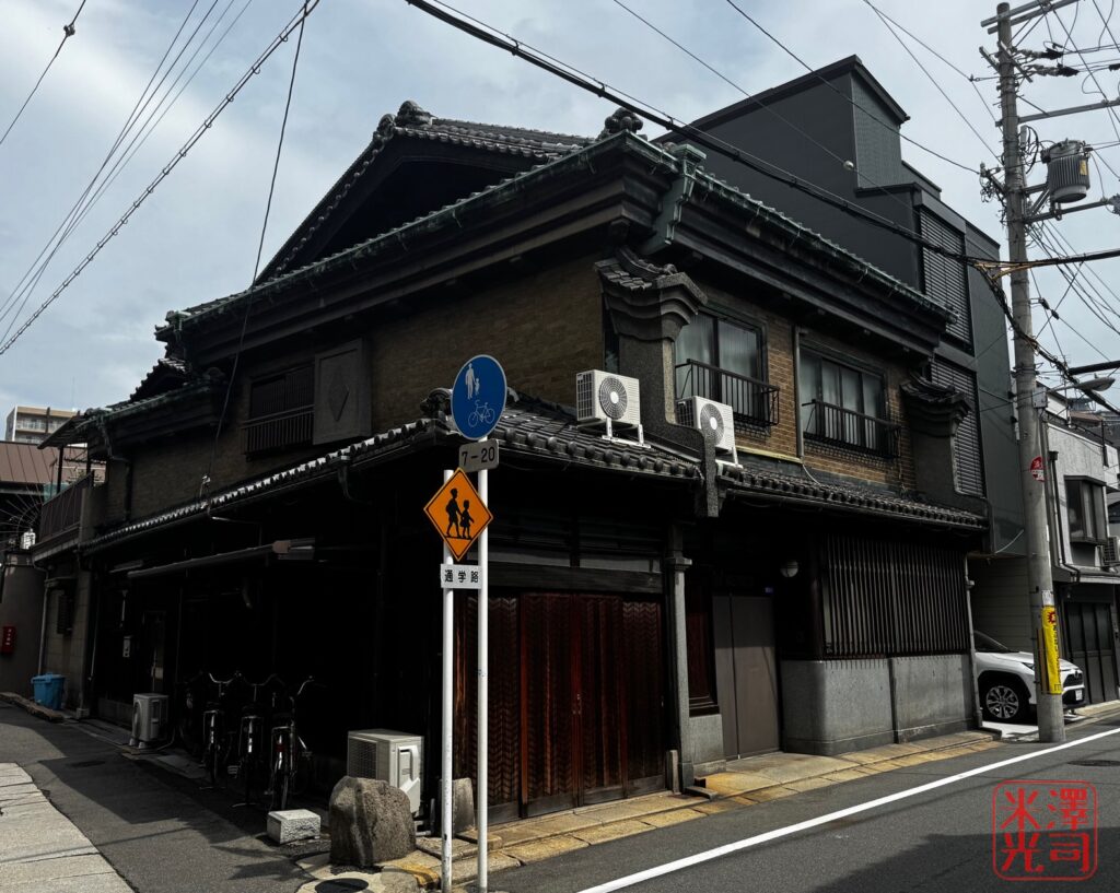 大阪市福島区野田2丁目のはり円加藤の機銃掃射の弾痕