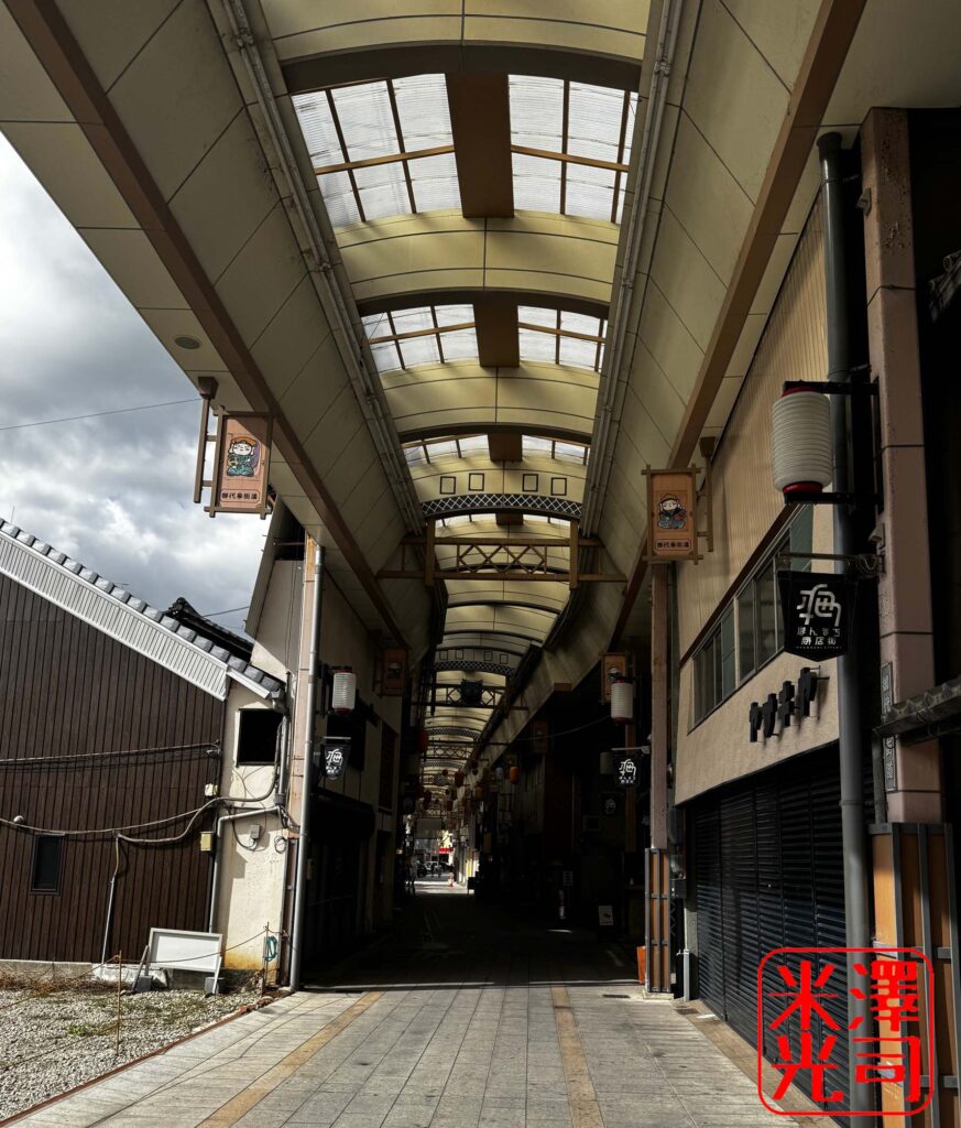 かつての賑わいはどこへやら…八日市の本町商店街