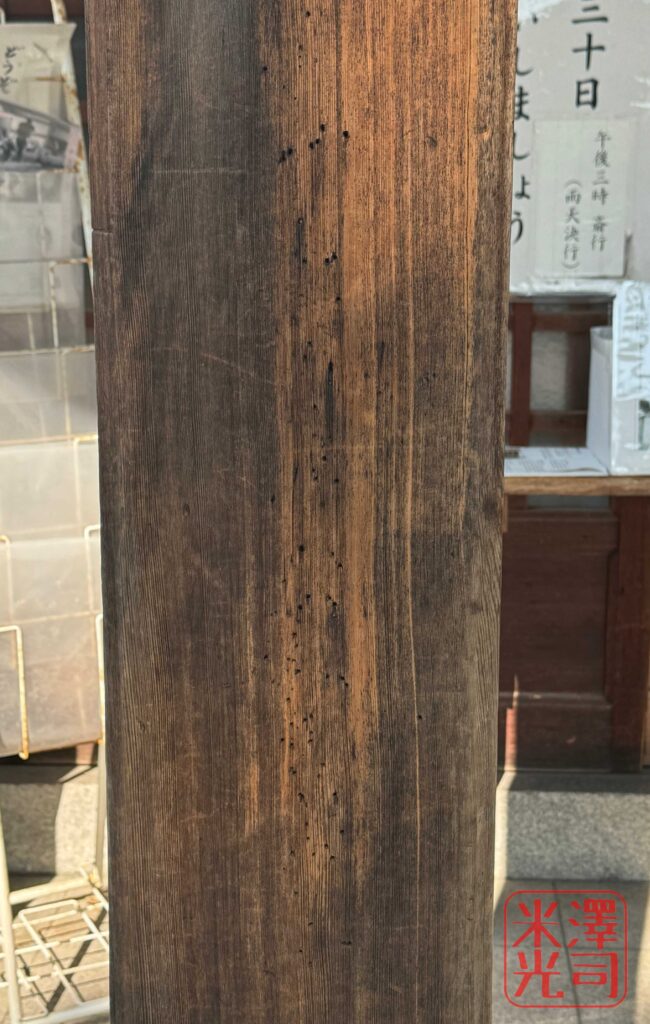 豊中市庄内神社の境内柱の弾痕