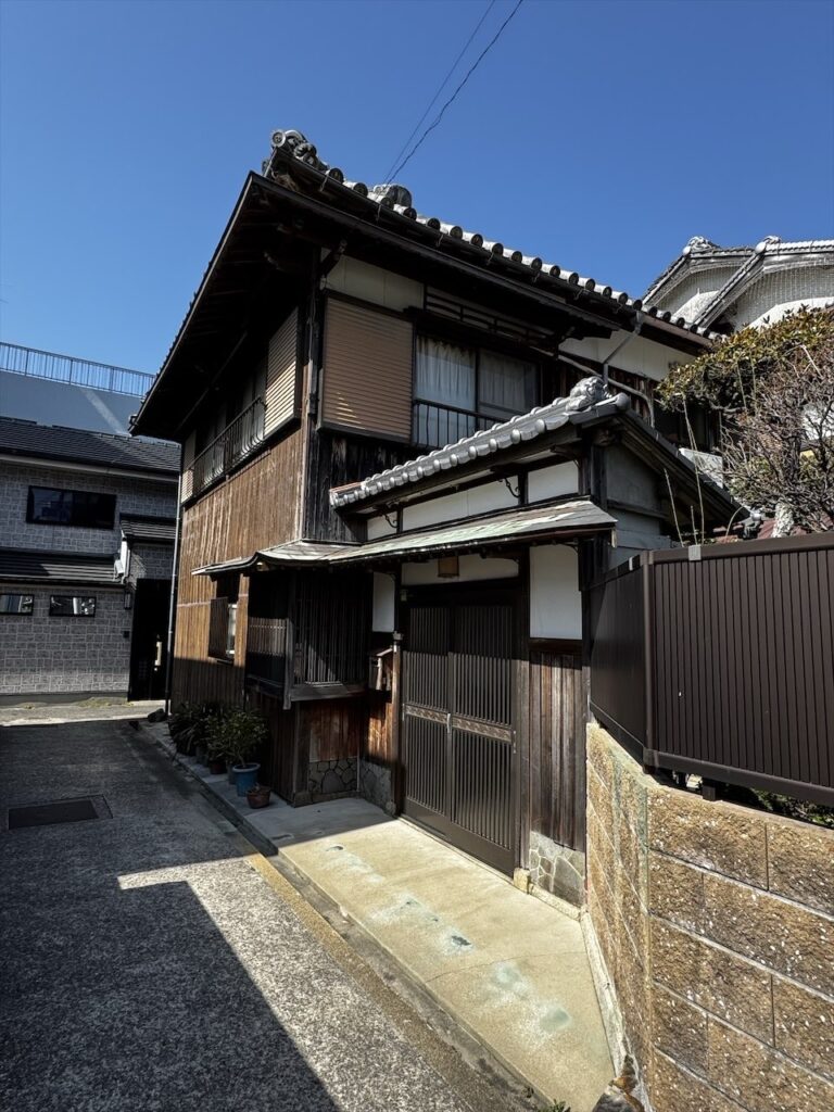 淡路島の洲本にあった遊郭の元妓楼と思われる元旅館