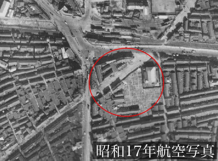 昭和17年(1942)の阪神野田駅周辺航空写真。駅前に強制疎開の空地がある