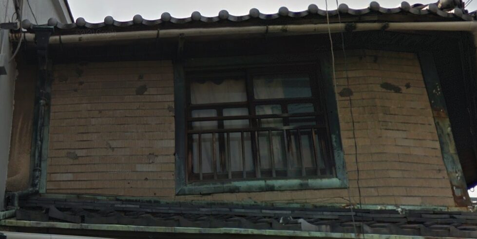野田2丁目の梶川商店の機銃掃射弾痕、でもこの建物は現存しない