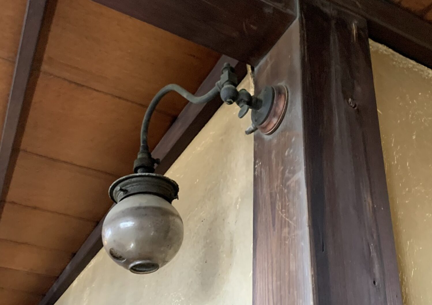 大和郡山市旧洞泉寺遊郭の元妓楼、川本楼（現在は町家物語館）の3階に残っているガス灯