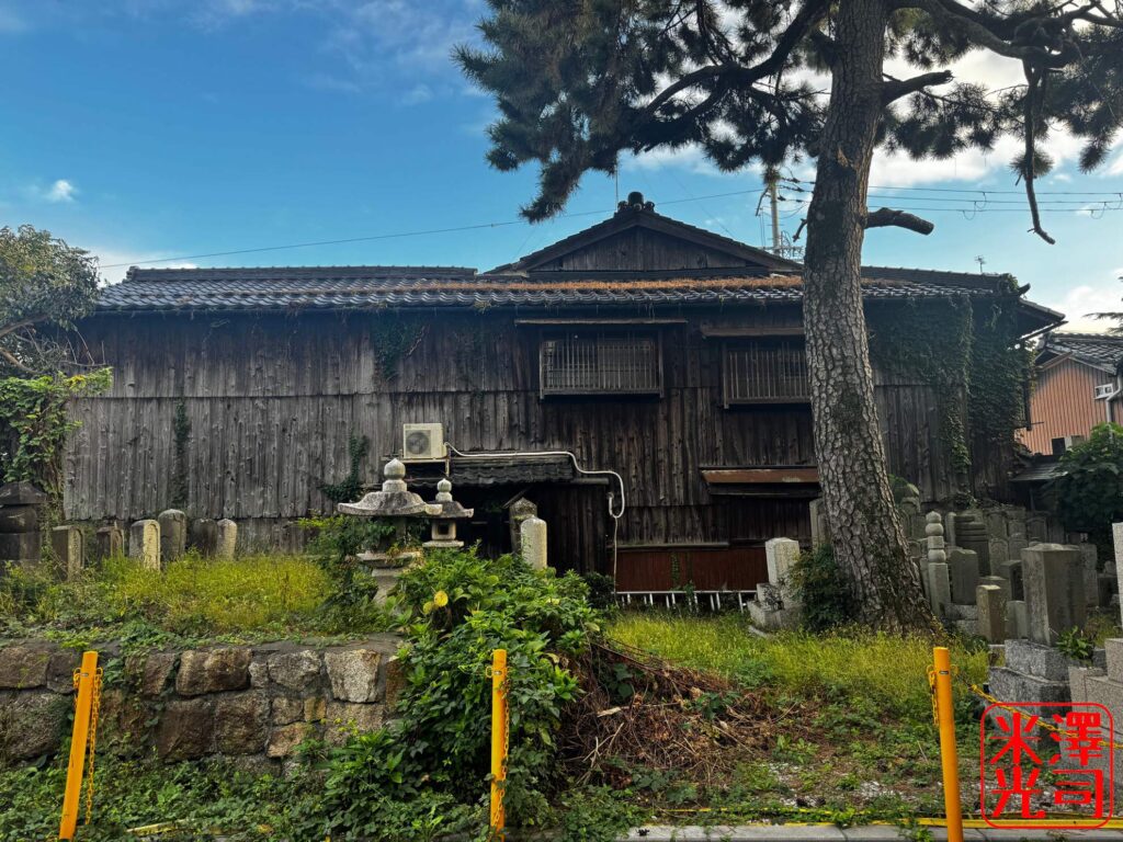 長浜遊郭の横にある日蓮宗妙法寺の墓地