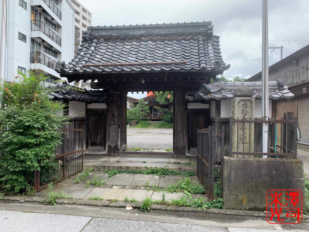 長浜遊郭の横にある妙法寺。羽柴秀勝の墓がある。