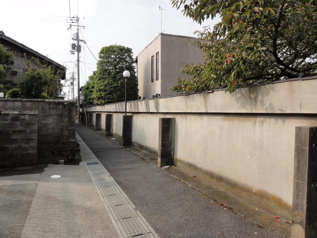 八日市の遊郭延命新地、招福楼の壁