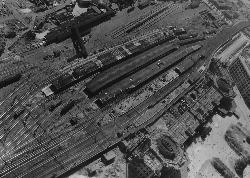 終戦直後の東京駅、米軍撮影