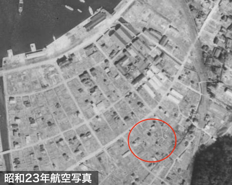 空襲で焼け野原になった敦賀の遊郭。昭和23年の航空写真より