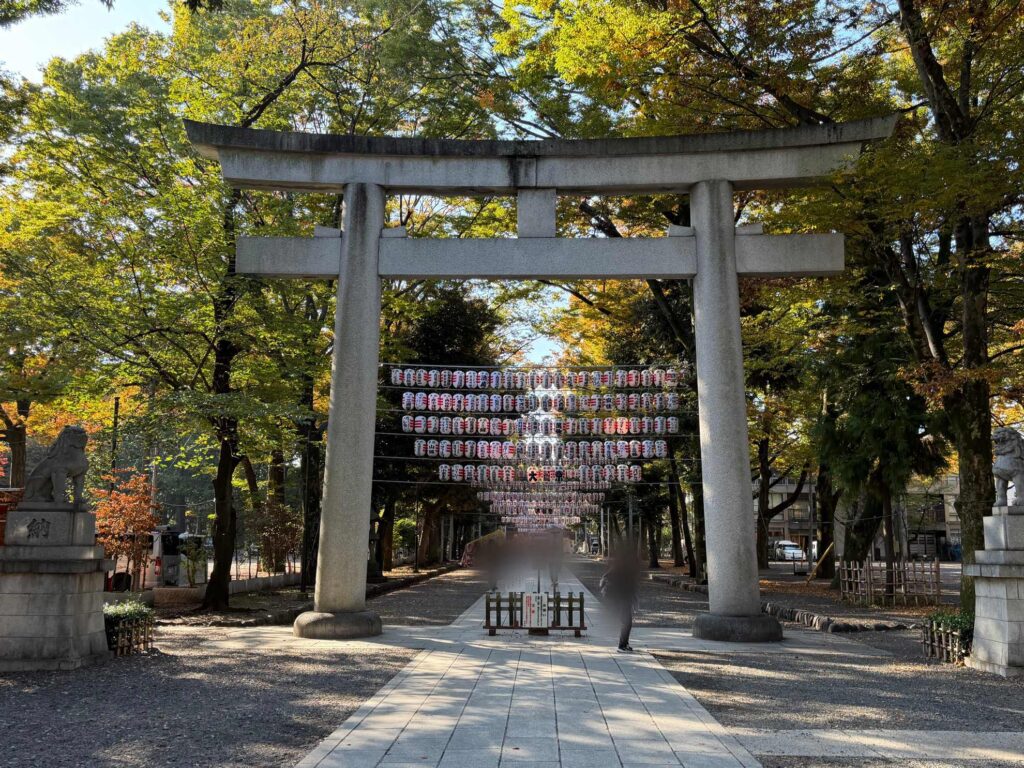 府中の大国魂神社。ここに府中遊郭の「田中屋」が奉納した神灯がある。