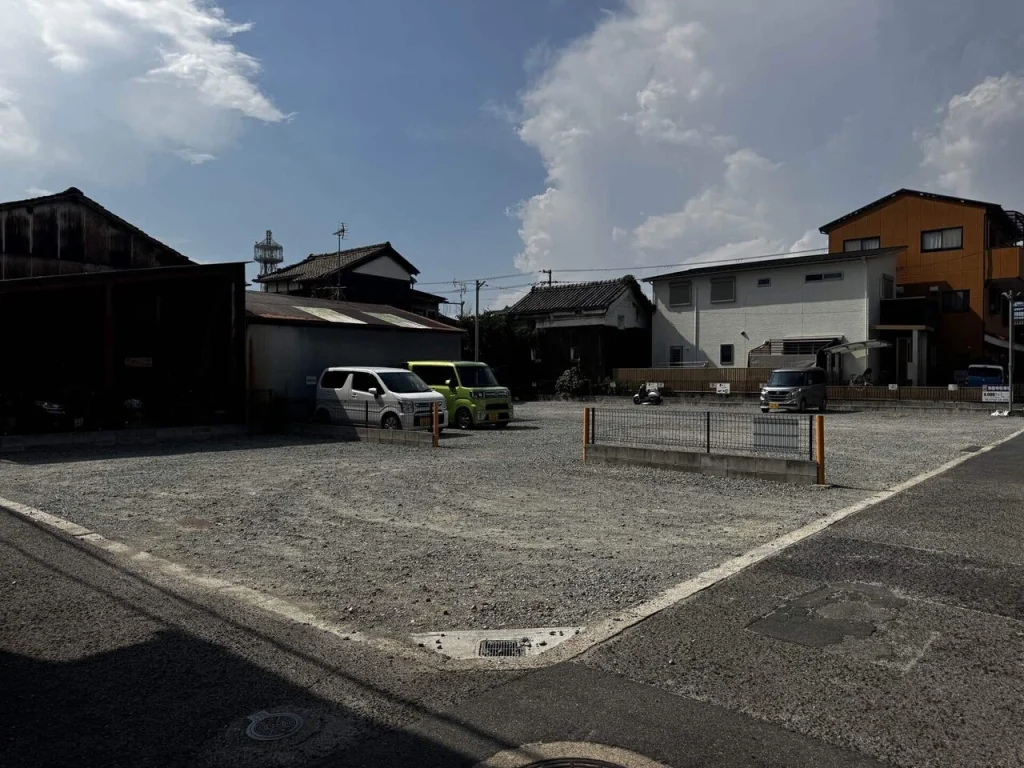 2025年の大和郡山市洞泉寺遊郭。妓楼は解体され駐車場になっていた。