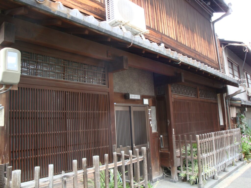 奈良県大和郡山市の洞泉寺遊郭跡にあった山中楼入口