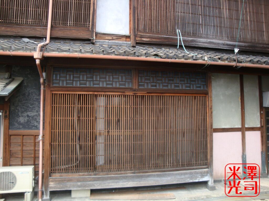 奈良県大和郡山市の東岡町遊郭跡の元妓楼。「旅館　松栄」