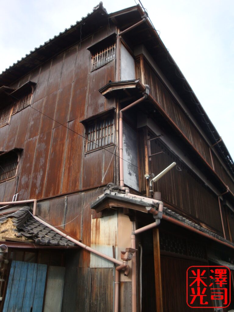 奈良県大和郡山市, 東岡町の遊郭跡に建っていた元妓楼