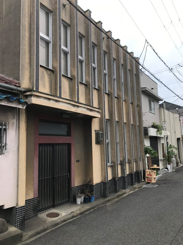 大阪府貝塚市の貝塚遊郭に残る赤線カフェー建築