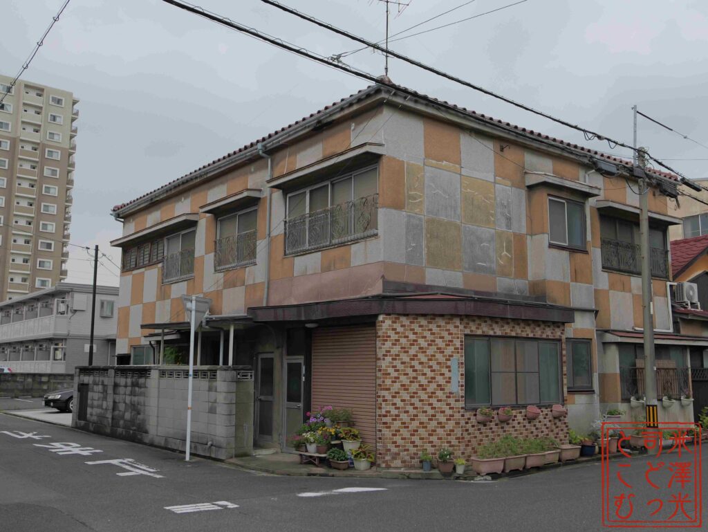 宇部老松遊郭、赤線跡の市松模様の建物