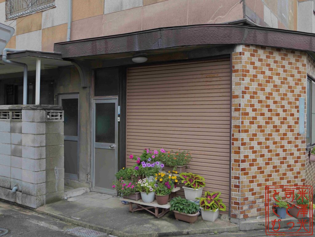 宇部老松遊郭、赤線跡の市松模様の建物